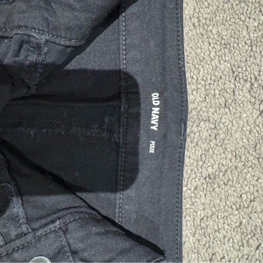 Old Navy Women's Black Bermudas